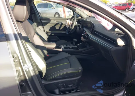 2025 Kia K5 Gt z USA, uszkodzony, nr VIN KNAG44J86S5331926